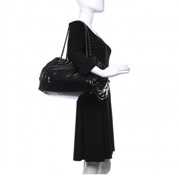 REPOSTING Authentic Chanel Cruise Line 2010-2011 Black Shoulder Bag - Picture 4 of 17